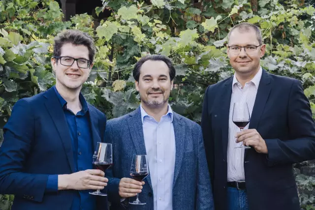 Die drei Sieger des Wettbewerbs Wein-Champion 2023:  Erster Platz Thomas Schäfer (l.), zweiter Platz Kai Wrase (r.),  Platz 3 André Krapat (Mitte).