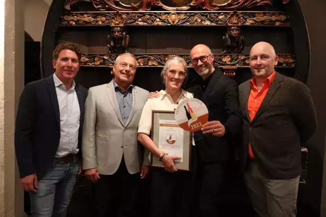 Gewinner des Fachhandelspreises Platz 3: 
Isa und Hendrick Willenbrock, Weinhandel Willenbrock, Rheine. Foto li.: Klaus Herrmann - Wein+Markt; Foto re.: Andreas Kaul, DWI. 
Copyright: Frank Gayde