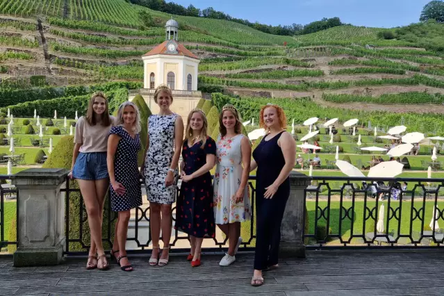 Die Weinhoheiten entdeckten die berühmte Sächsischen Weinstraße und besuchten im Anschluss Schloss Wackerbarth.